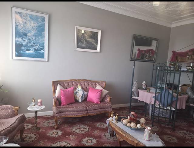 2 BEDROOM APARTMENT FOR SALE IN SPRINGS CENTRAL